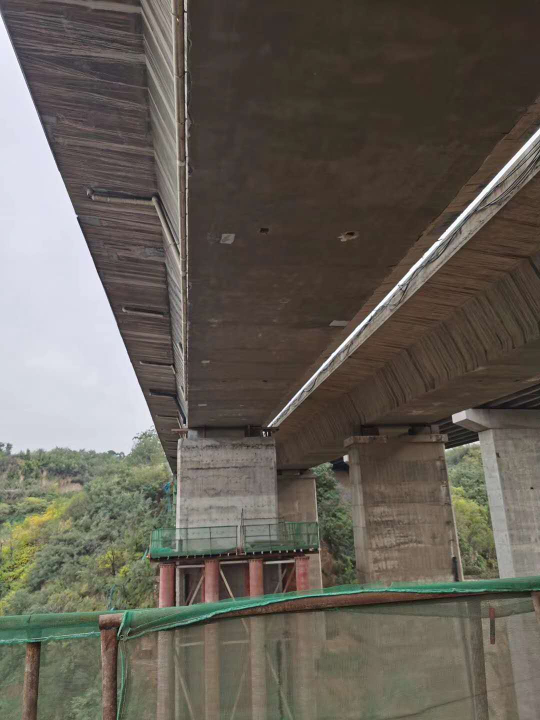 商洛桥梁加固前制定可行设计方案图并用对施工方法