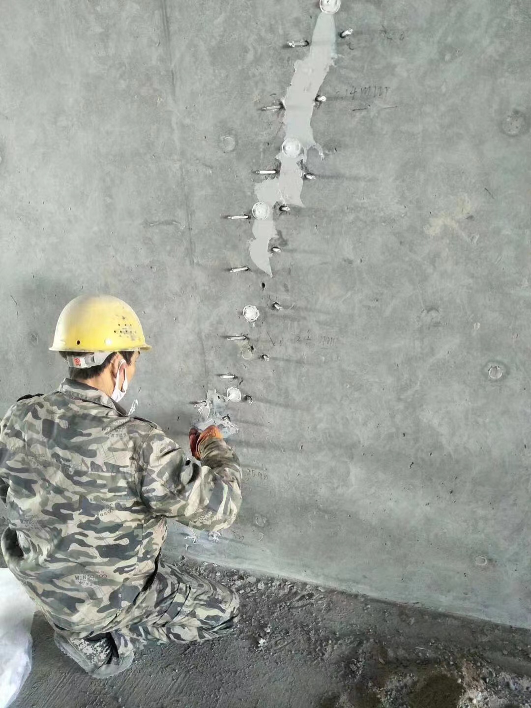 商洛混凝土楼板裂缝加固施工的方案